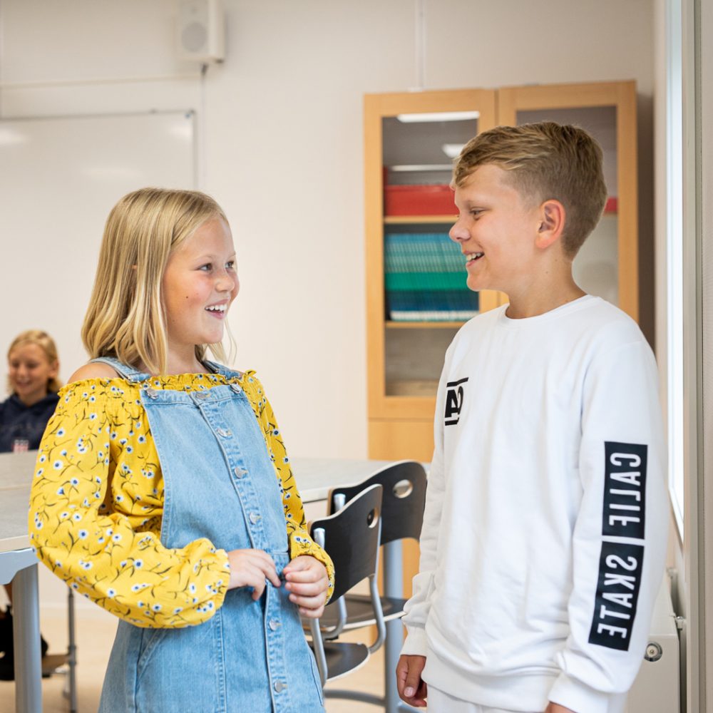 Indus skolmoduler elever i klassrum