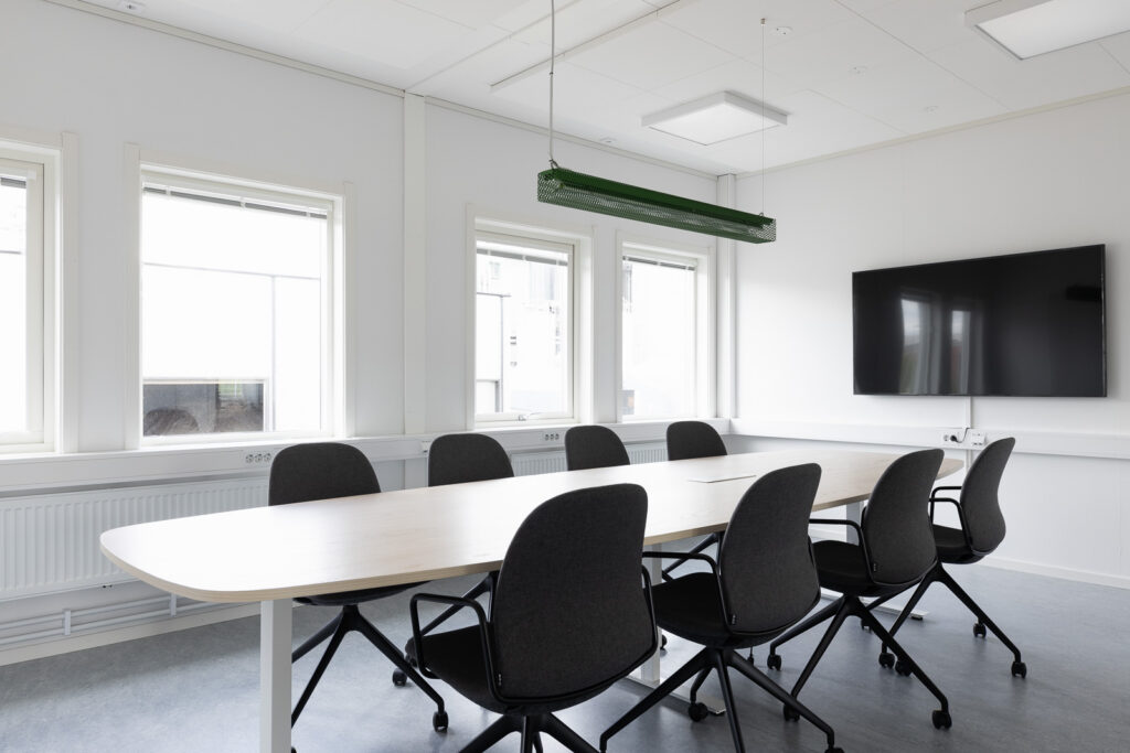 Konferensrum från Indus med ljus interiör